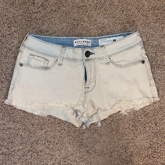 Short en jeans effiloché – Jade & Lisa